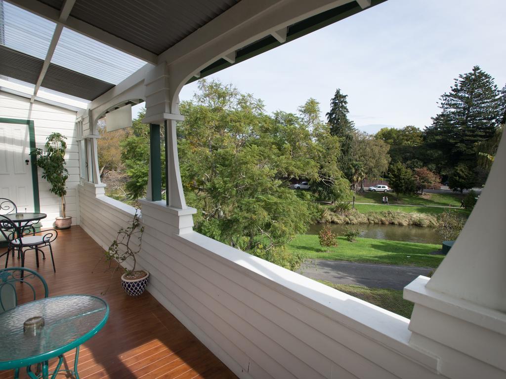 נלסון Sussex House Bed & Breakfast מראה חיצוני תמונה